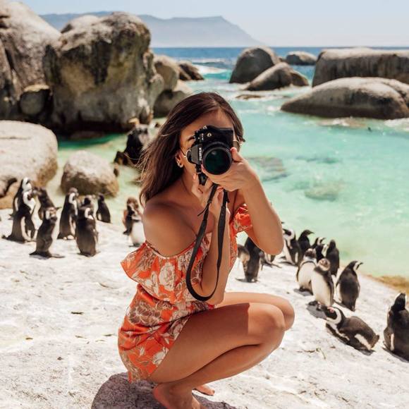 Meet your Posher, Courteney - Picture 1 of 1